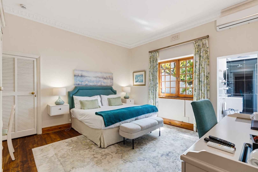 14 Bedroom Property for Sale in Oranjezicht Western Cape